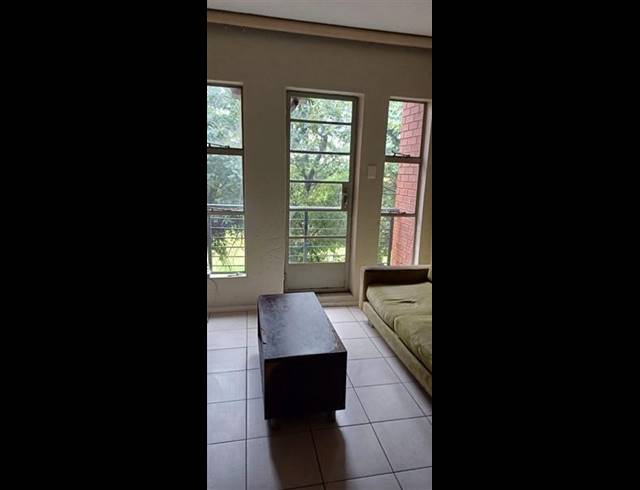 2 BEDROOM PROPERTY TO RENT IN KEMPTON PARK CENTRAL